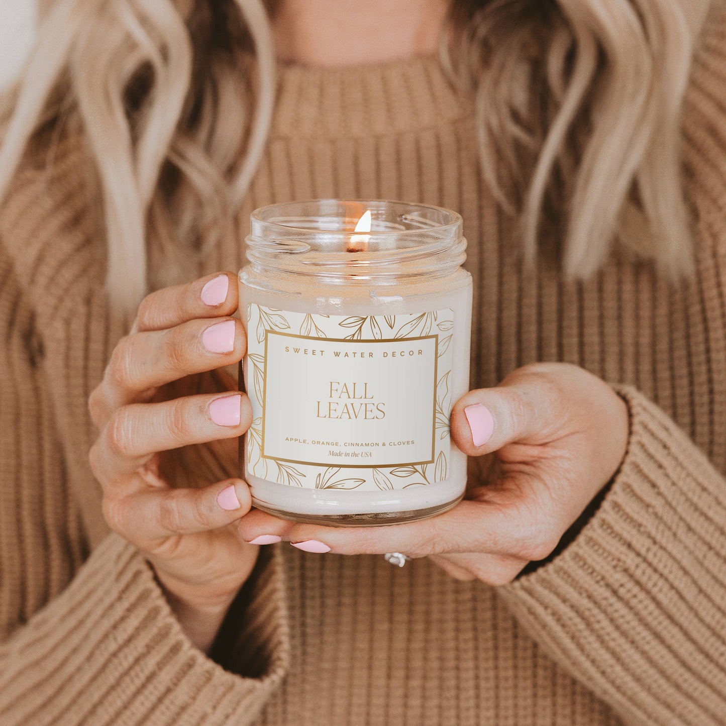 Fall Leaves Candle – Cozy Autumn Scent with Apple, Orange, Cinnamon & Cloves (9oz)