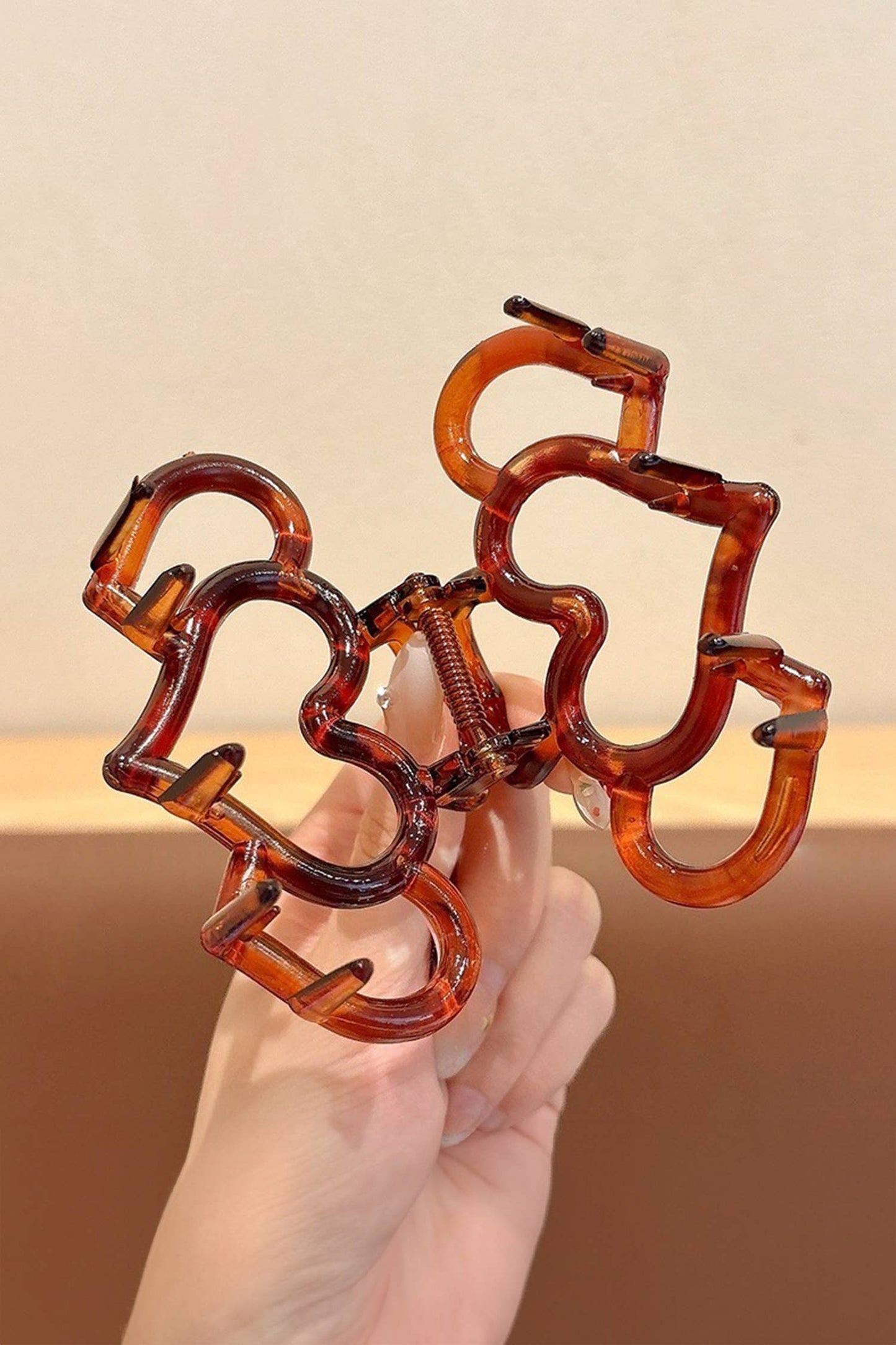 Hollowed Heart Design Color Contrasted Hair Claw Clip