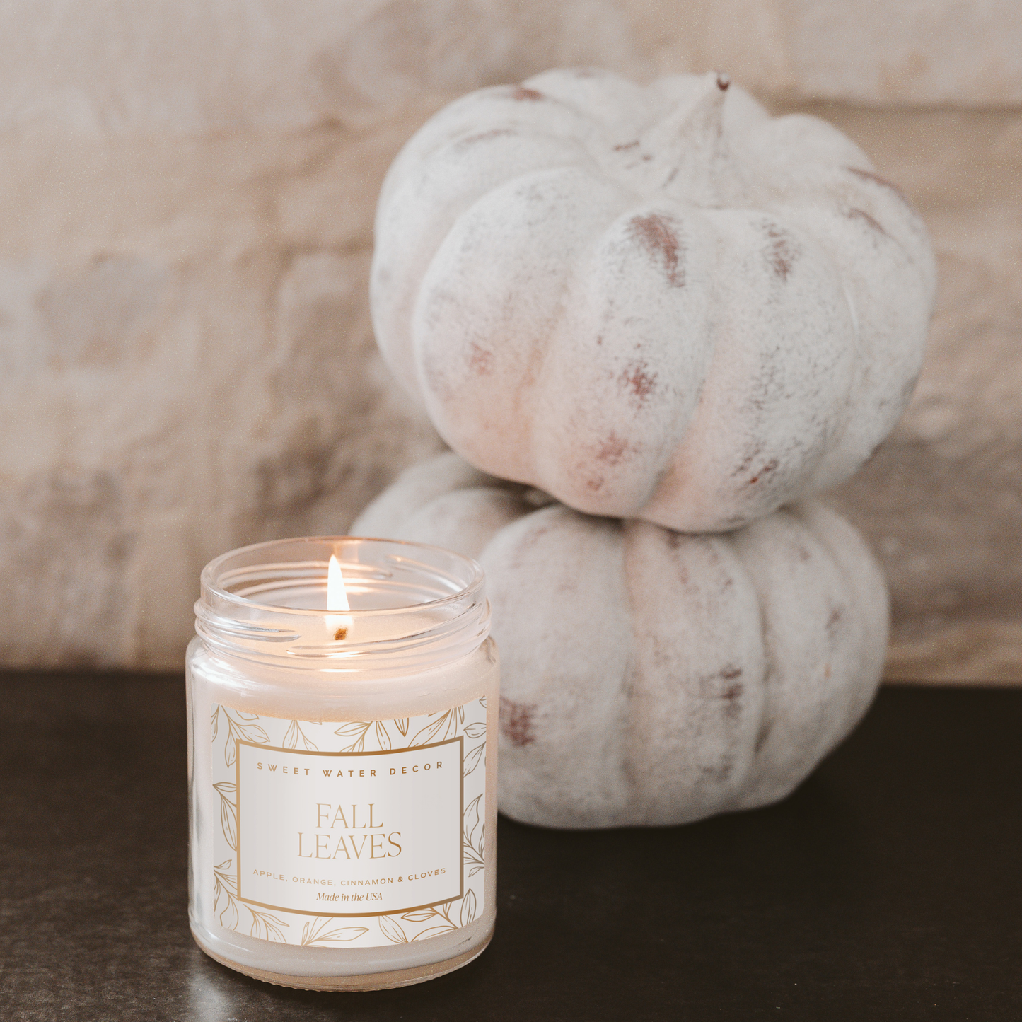 Fall Leaves Candle – Cozy Autumn Scent with Apple, Orange, Cinnamon & Cloves (9oz)