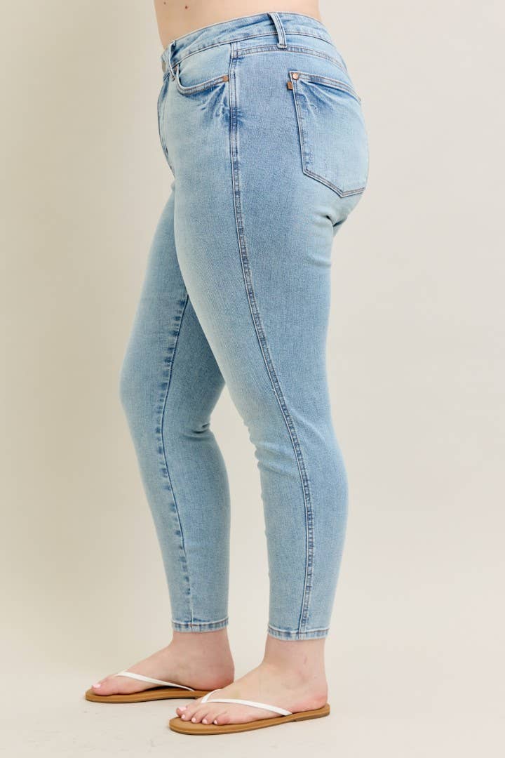 Judy Blue Plus Size Mid Rise Tummy Control Vintage Wash Skinny Jeans