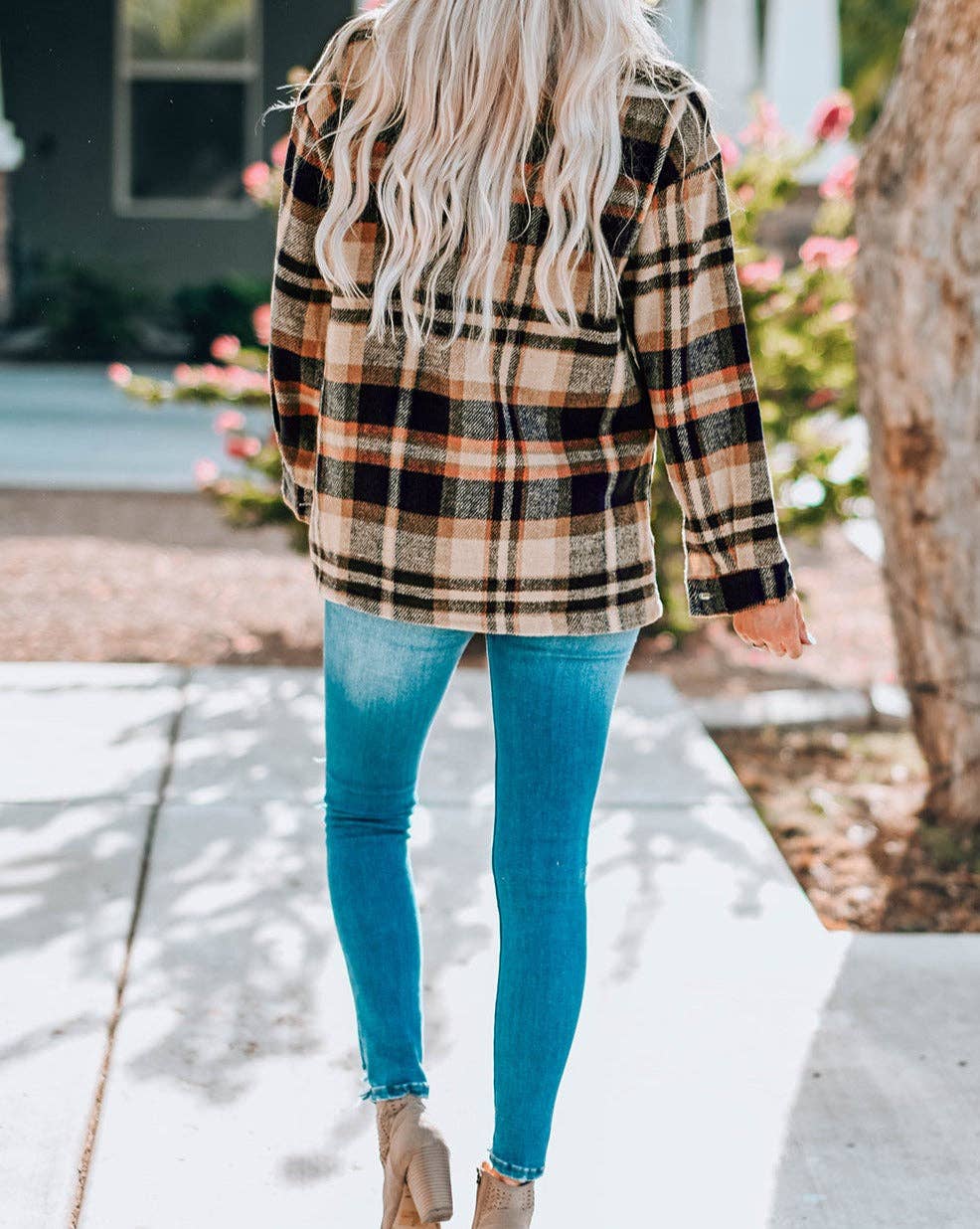 Plaid Oversized Shacket with Button Front & Large Pockets – Cozy Chic Layering Piece
