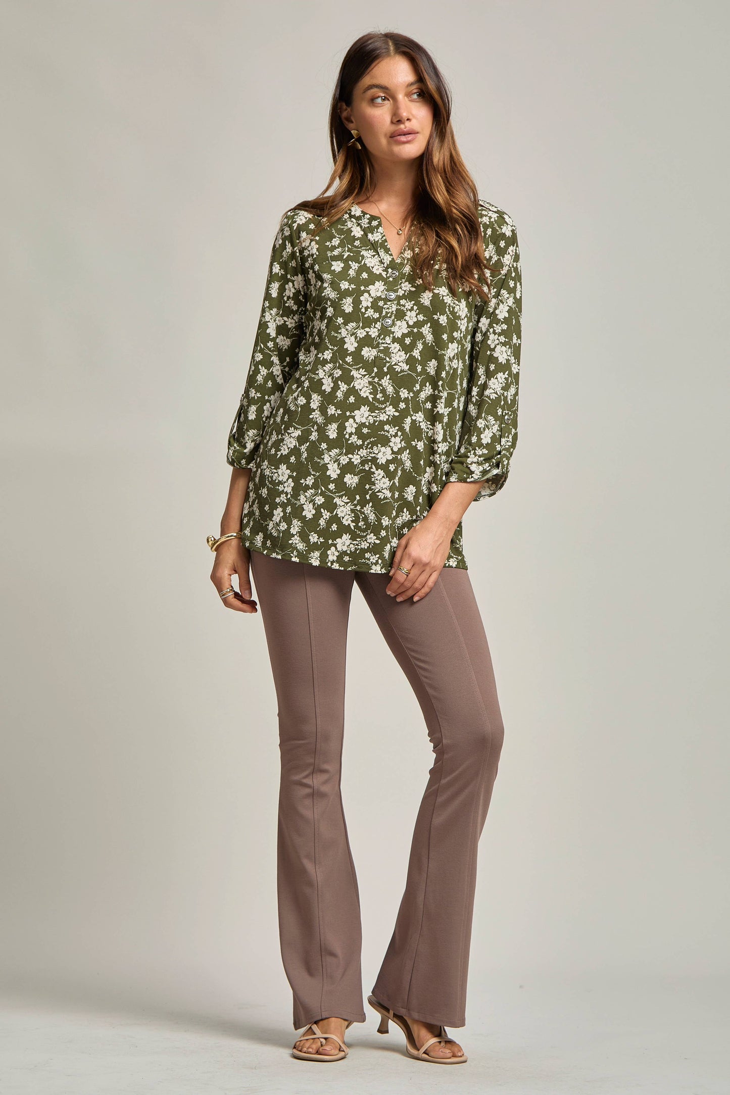Lizzy-Style Classic Blouse with Faux Pockets – Wrinkle-Free Travel Friendly