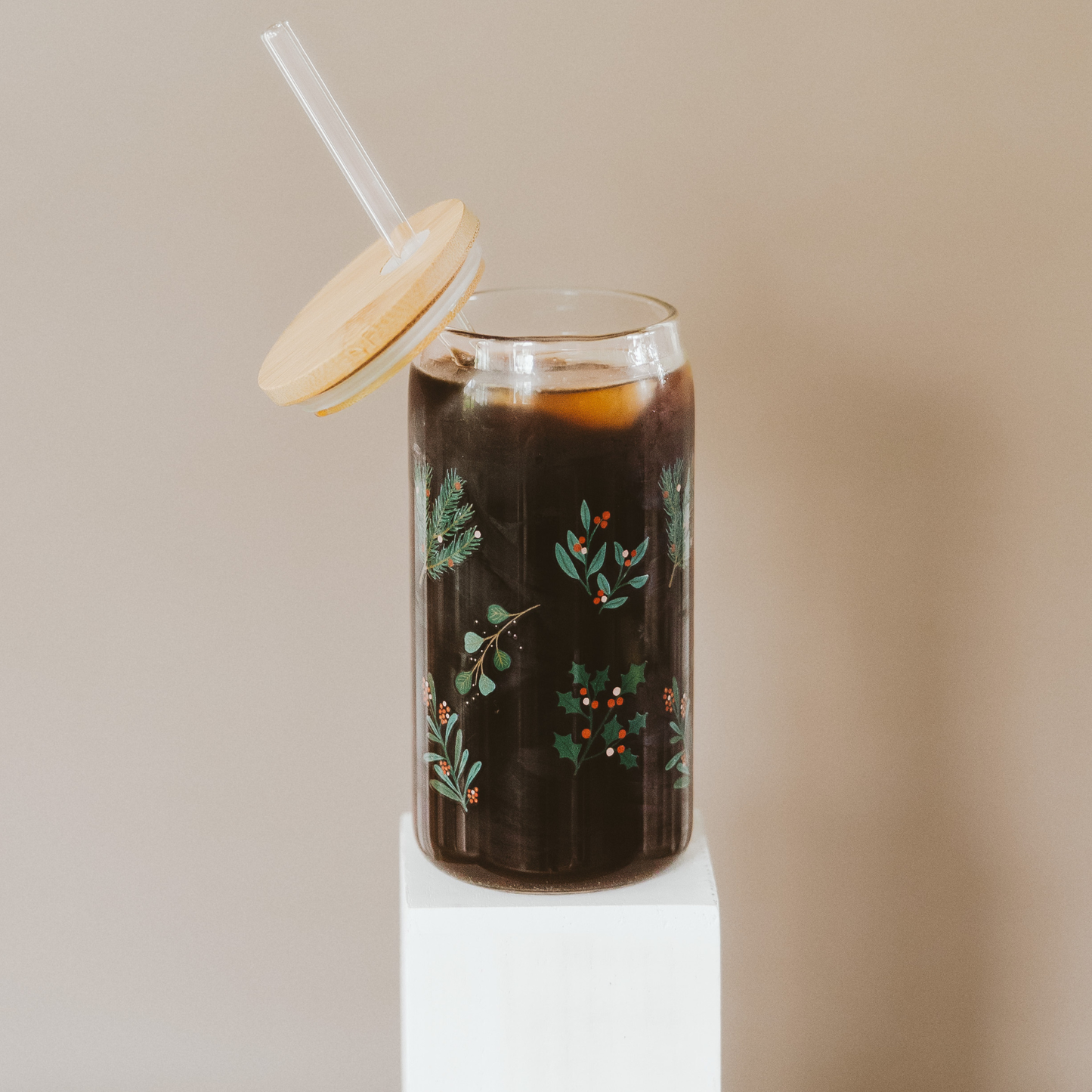 Holiday Greenery Glass Cup – 17oz Christmas Tumbler with Lid & Straw