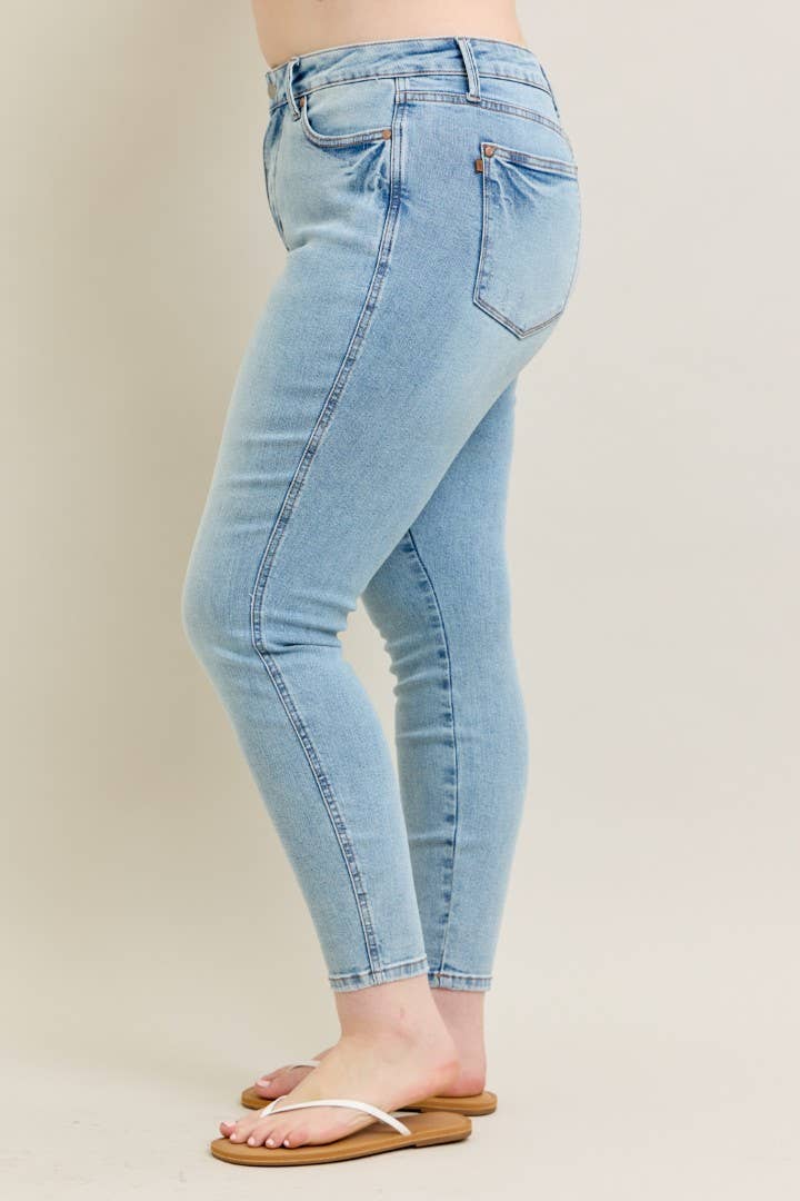 Judy Blue Plus Size Mid Rise Tummy Control Vintage Wash Skinny Jeans