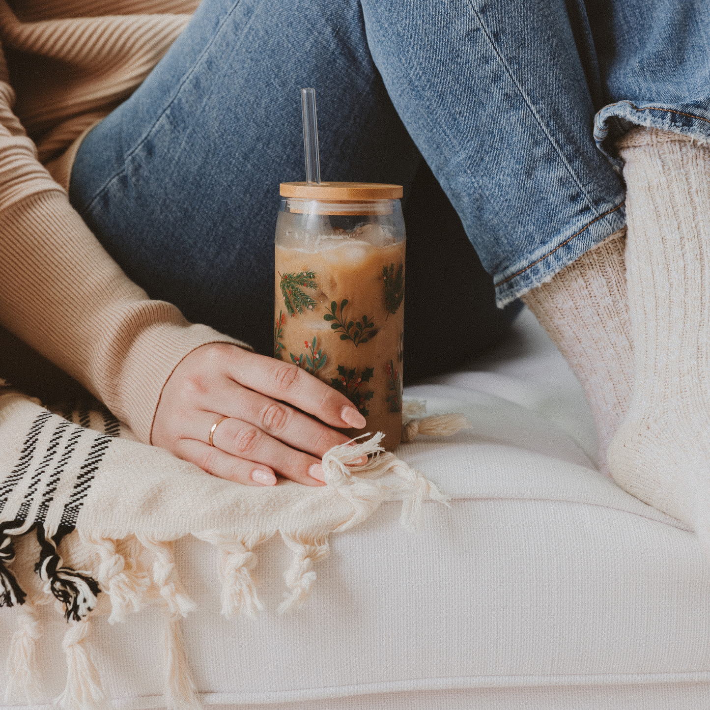 Holiday Greenery Glass Cup – 17oz Christmas Tumbler with Lid & Straw