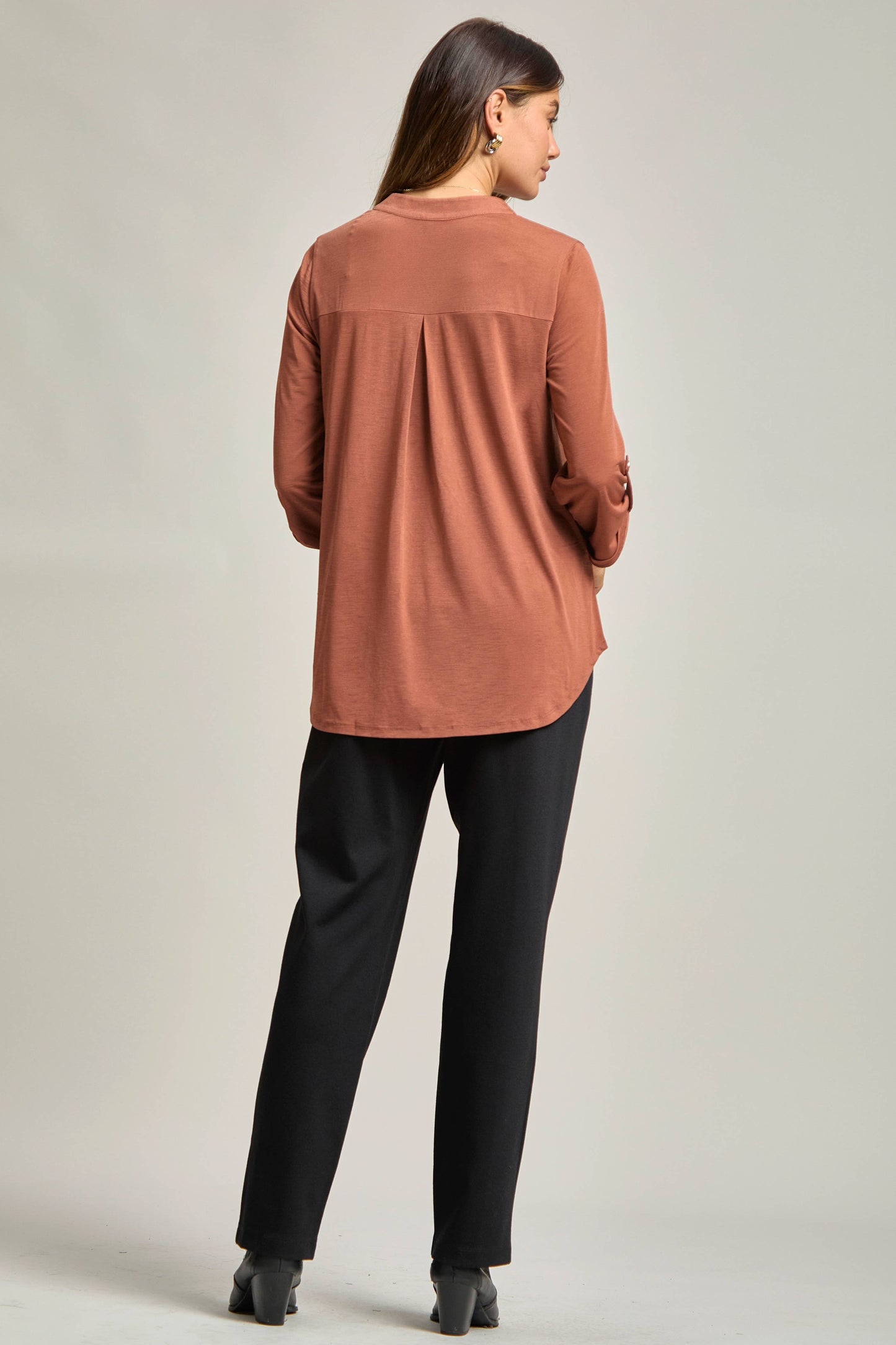 Signature Lizzy Top – Wrinkle-Free Travel Blouse with Mandarin Collar