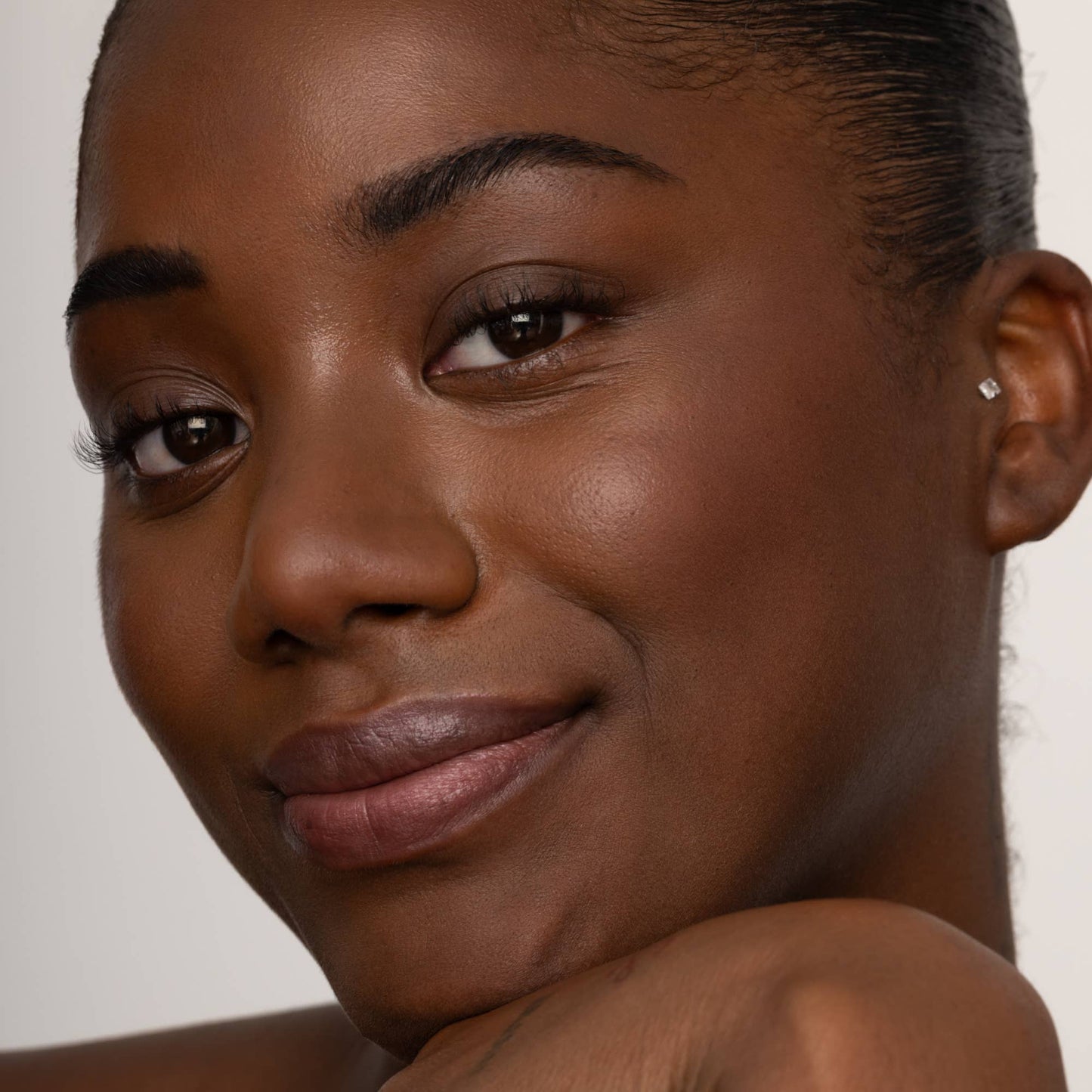 Donna Plum Lip Tint – Sheer, Buildable Color & Sweet Mint Hydration