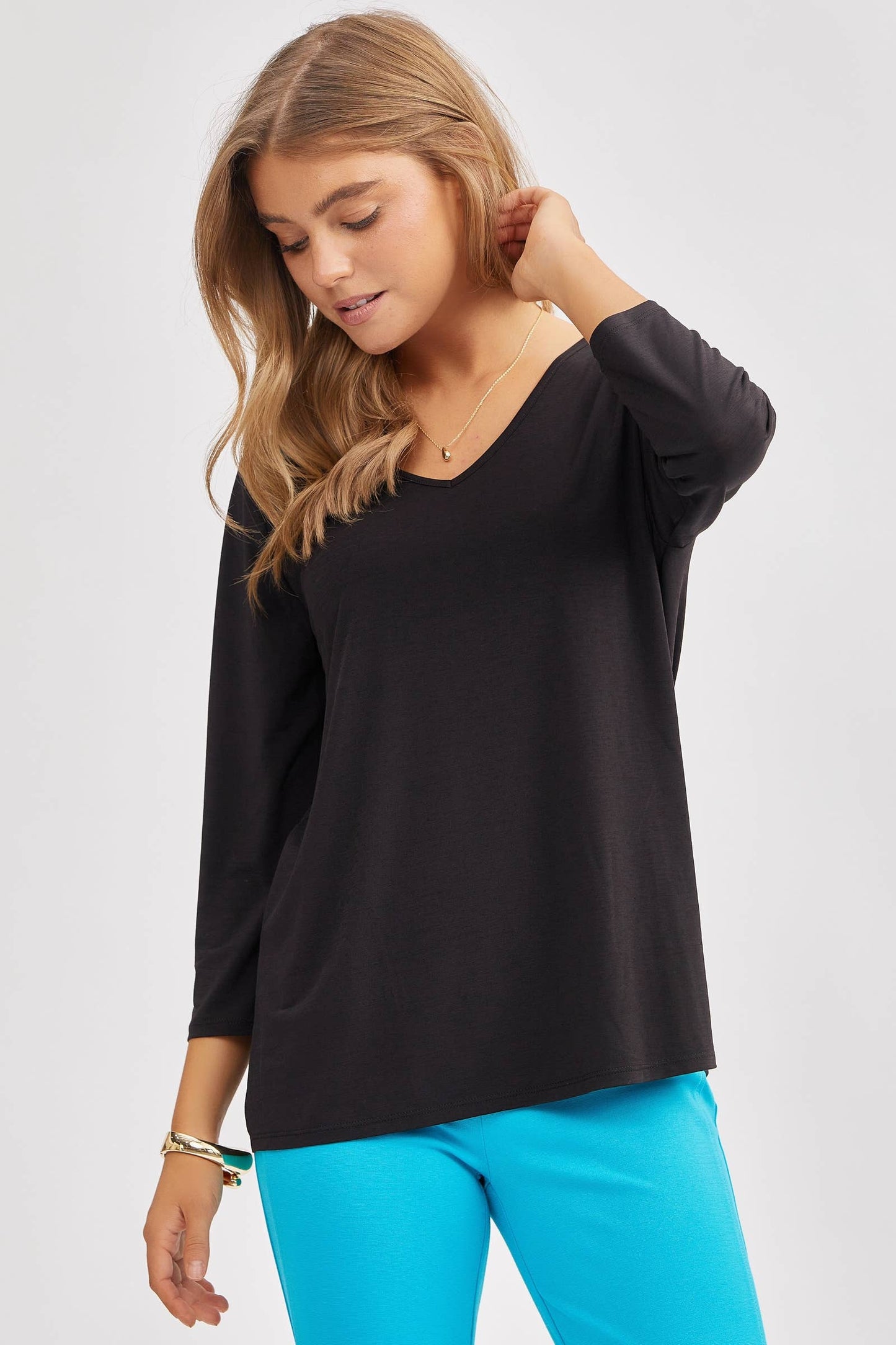 Signature Classic V-Neck Top – Wrinkle-Free 3/4 Sleeve Stretch Blouse